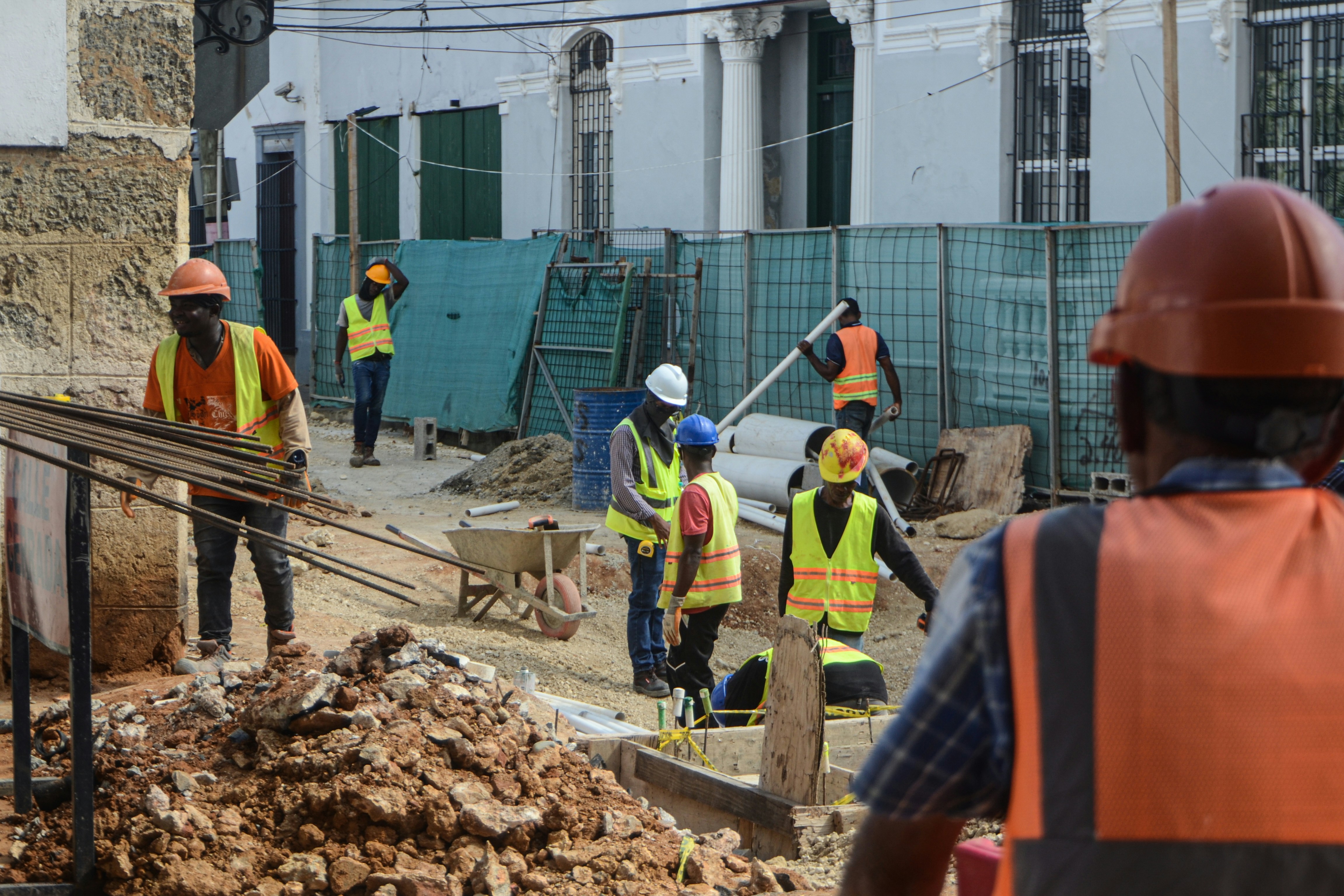 Equipe em treinamento tecnico e capacitacao operacional.